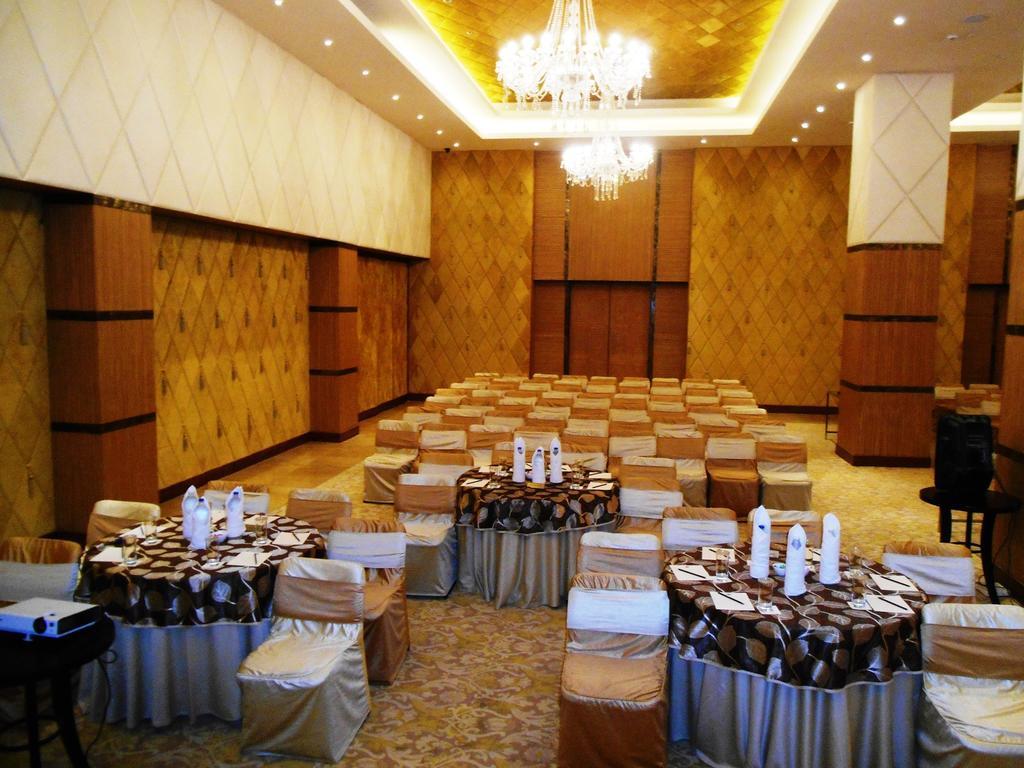 Country Inn & Suites By Radisson, Мирут Екстериор снимка