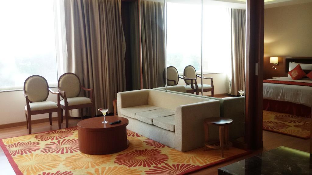 Country Inn & Suites By Radisson, Мирут Екстериор снимка