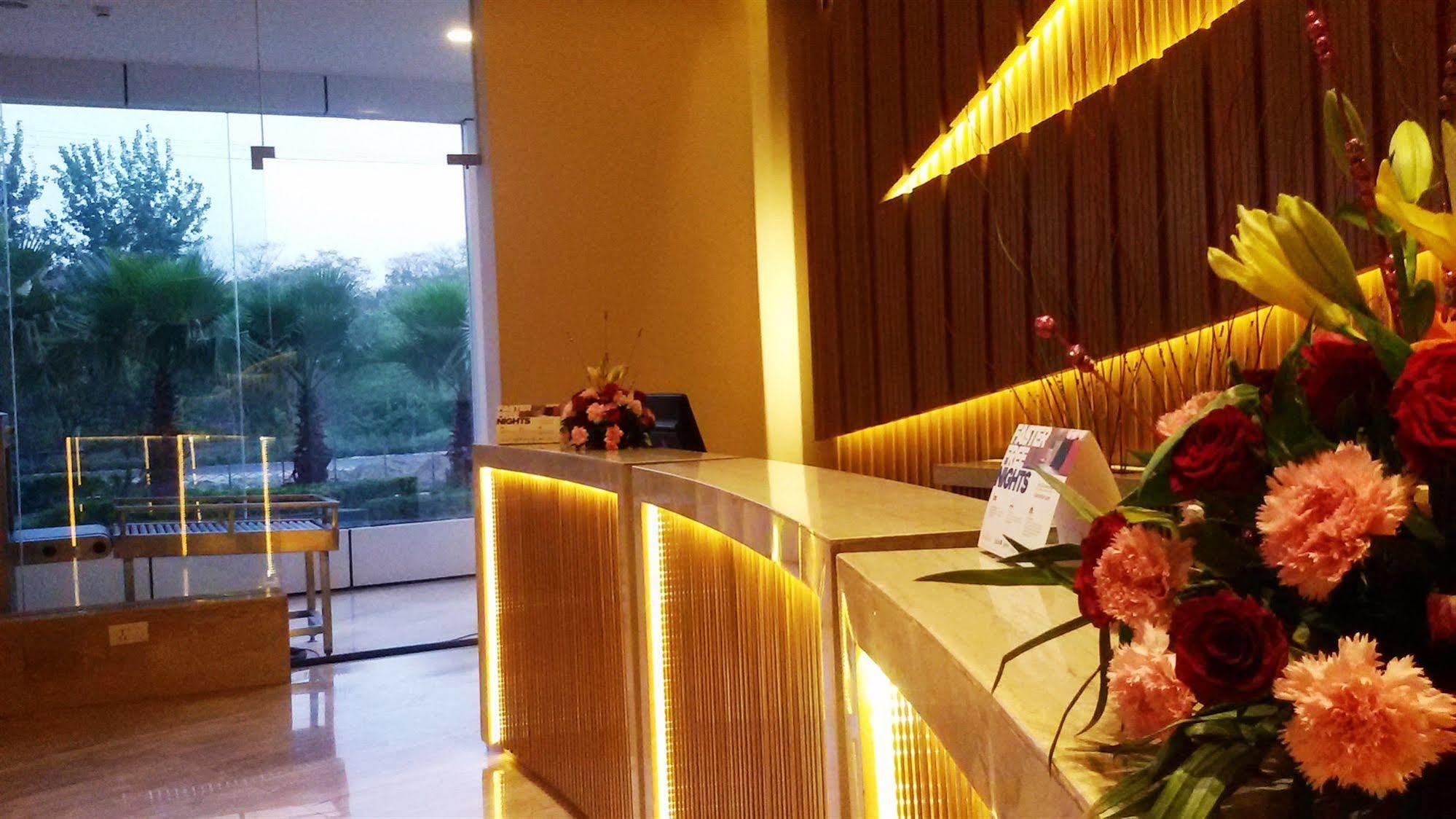 Country Inn & Suites By Radisson, Мирут Екстериор снимка