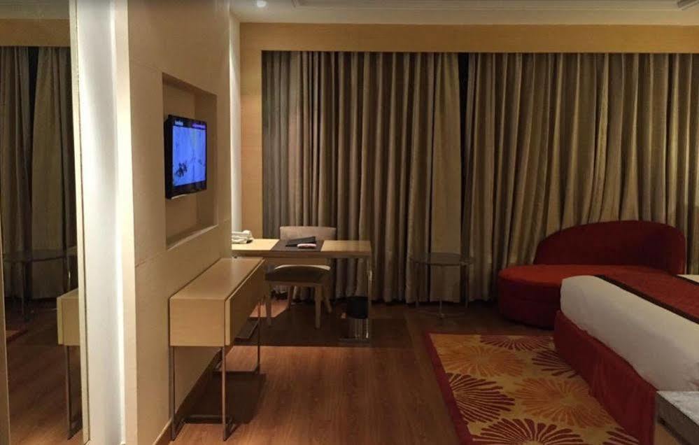 Country Inn & Suites By Radisson, Мирут Екстериор снимка